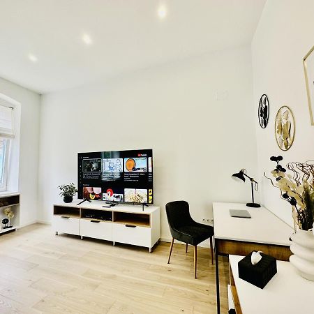 Clever Studio Near Central Shopping Center คลูจ-นาโปกา ภายนอก รูปภาพ