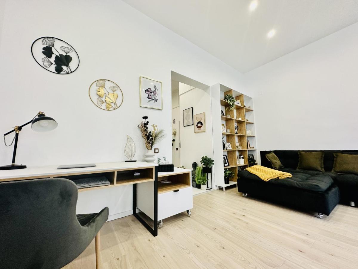 Clever Studio Near Central Shopping Center คลูจ-นาโปกา ภายนอก รูปภาพ