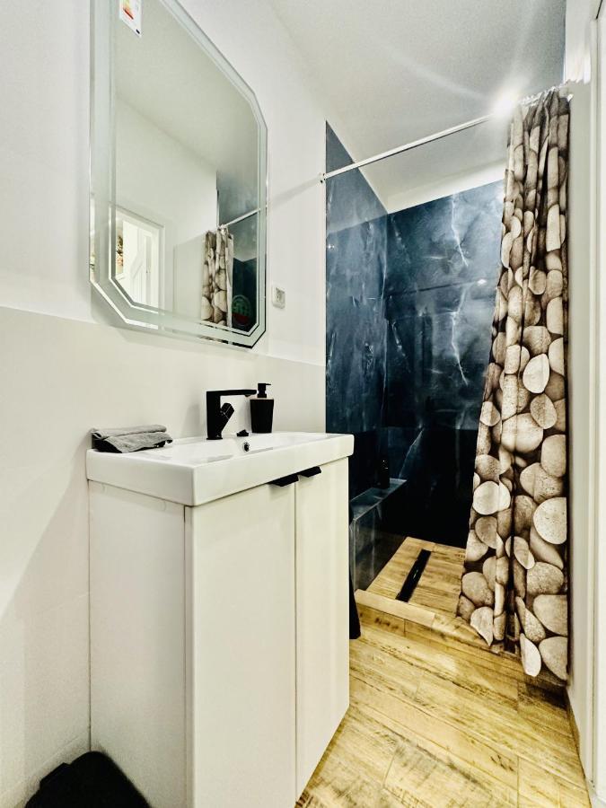 Clever Studio Near Central Shopping Center คลูจ-นาโปกา ภายนอก รูปภาพ